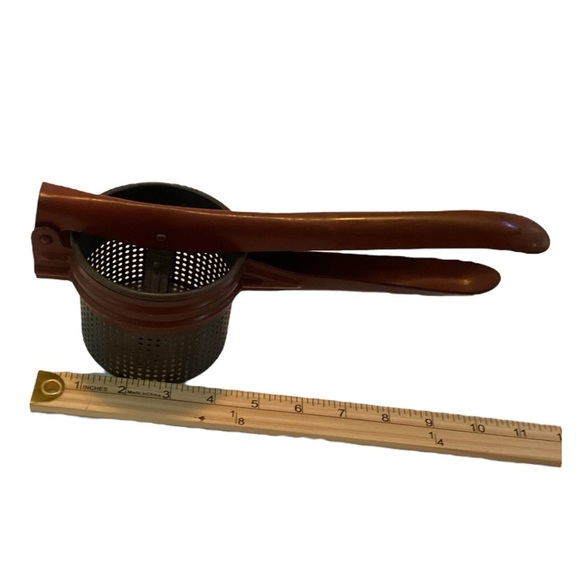 Collectible Vintage Metal Food Press Ricer Masher Handy Ludington Michigan USA - Picture 6 of 7